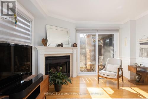 67 - 2199 Burnhamthorpe Road W, Mississauga (Erin Mills), ON - Indoor Photo Showing Living Room With Fireplace