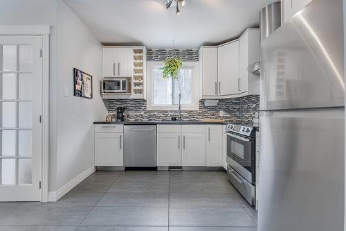 Kitchen - 50 Av. De Galais, Laval (Laval-Des-Rapides), QC - Indoor Photo Showing Kitchen With Upgraded Kitchen