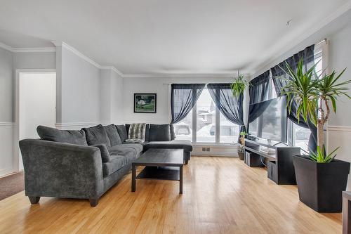 Living room - 50 Av. De Galais, Laval (Laval-Des-Rapides), QC - Indoor Photo Showing Living Room