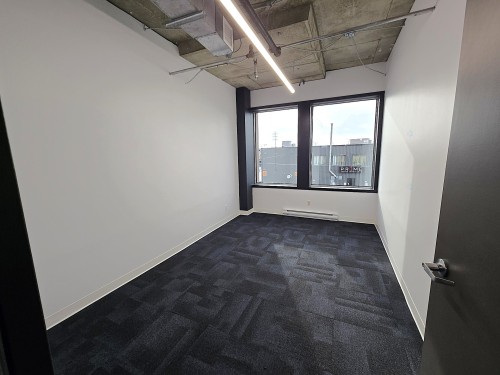 Office - 100-35 Rue De Port-Royal E., Montréal (Ahuntsic-Cartierville), QC - Indoor Photo Showing Other Room