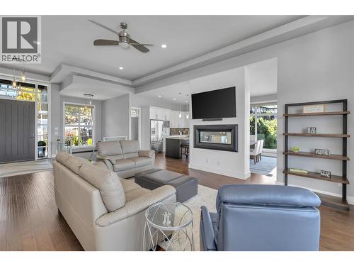 1823 Diamond View Drive, West Kelowna, BC - Indoor Photo Showing Living Room