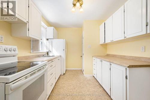 1318 Brookline Avenue, Ottawa, ON - Indoor Photo Showing Kitchen
