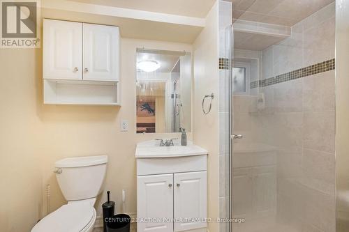 1318 Brookline Avenue, Ottawa, ON - Indoor Photo Showing Bathroom