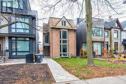 2 - 41 SUMMERHILL AVENUE  Toronto, ON M4T 1A9