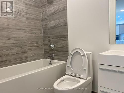2108 - 39 Roehampton Avenue, Toronto, ON - Indoor Photo Showing Bathroom