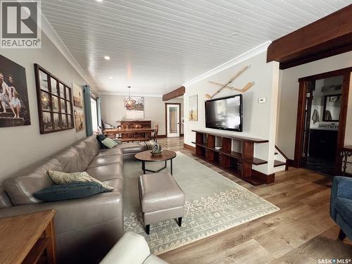 360 4Th Avenue W, Shaunavon, SK - Indoor Photo Showing Living Room