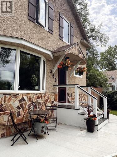 360 4Th Avenue W, Shaunavon, SK - Outdoor