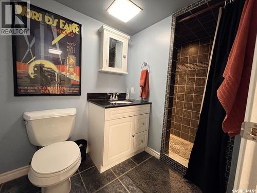 360 4Th Avenue W, Shaunavon, SK - Indoor Photo Showing Bathroom