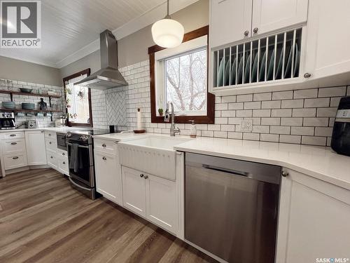 360 4Th Avenue W, Shaunavon, SK - Indoor Photo Showing Kitchen