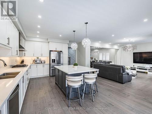 22 Rolling Rock Way, Brampton, ON - Indoor Photo Showing Kitchen With Double Sink With Upgraded Kitchen