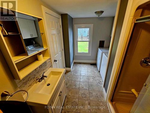 24 Empire Street, Welland, ON - Indoor Photo Showing Other Room
