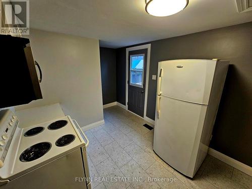 24 Empire Street, Welland, ON - Indoor