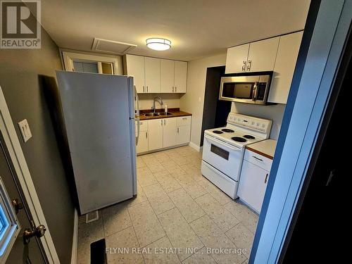 24 Empire Street, Welland, ON - Indoor Photo Showing Kitchen
