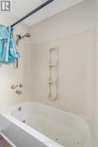 237 St. Julien Street, London East, ON - Indoor Photo Showing Bathroom