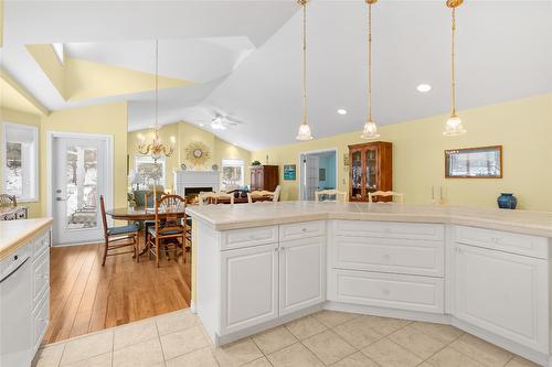 940 Ben Keer Drive, Kimberley, BC - Indoor Photo Showing Kitchen