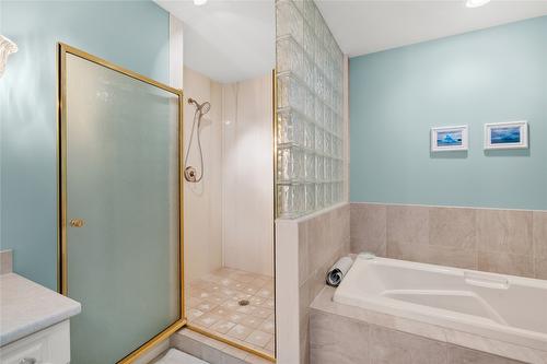 940 Ben Keer Drive, Kimberley, BC - Indoor Photo Showing Bathroom