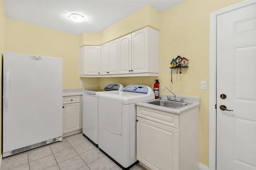 940 Ben Keer Drive, Kimberley, BC - Indoor Photo Showing Laundry Room