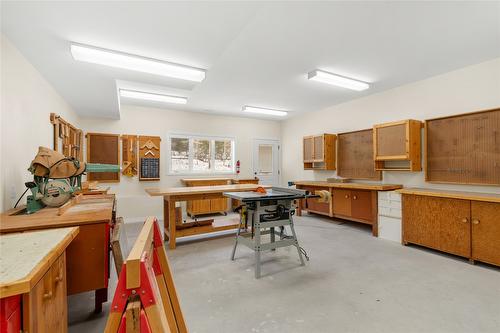 940 Ben Keer Drive, Kimberley, BC - Indoor Photo Showing Kitchen