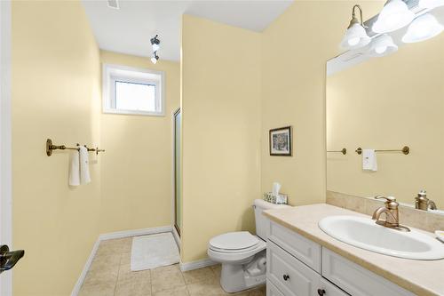 940 Ben Keer Drive, Kimberley, BC - Indoor Photo Showing Bathroom