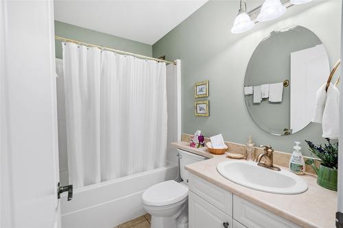 940 Ben Keer Drive, Kimberley, BC - Indoor Photo Showing Bathroom