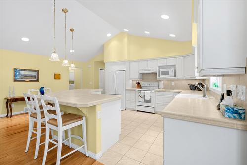940 Ben Keer Drive, Kimberley, BC - Indoor Photo Showing Kitchen
