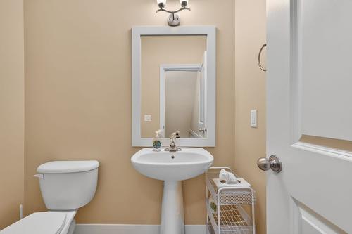 109-456 Mcphee Street, Kelowna, BC - Indoor Photo Showing Bathroom
