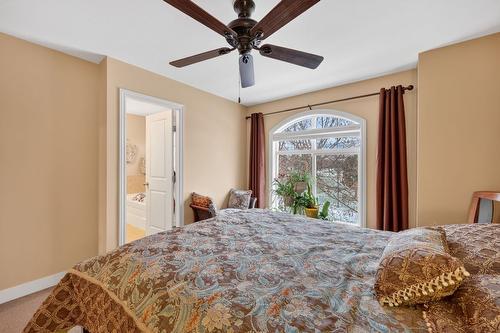 109-456 Mcphee Street, Kelowna, BC - Indoor Photo Showing Bedroom