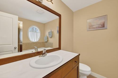 109-456 Mcphee Street, Kelowna, BC - Indoor Photo Showing Bathroom