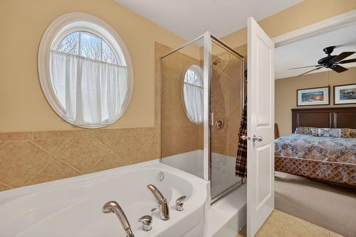 109-456 Mcphee Street, Kelowna, BC - Indoor Photo Showing Bathroom