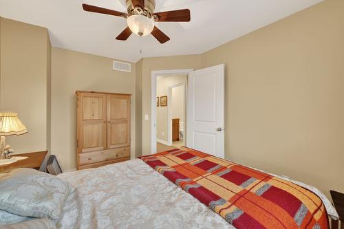 109-456 Mcphee Street, Kelowna, BC - Indoor Photo Showing Bedroom