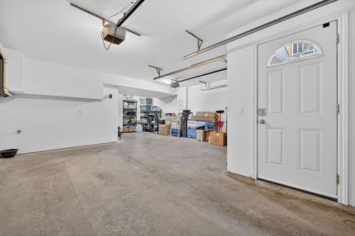 109-456 Mcphee Street, Kelowna, BC - Indoor Photo Showing Garage