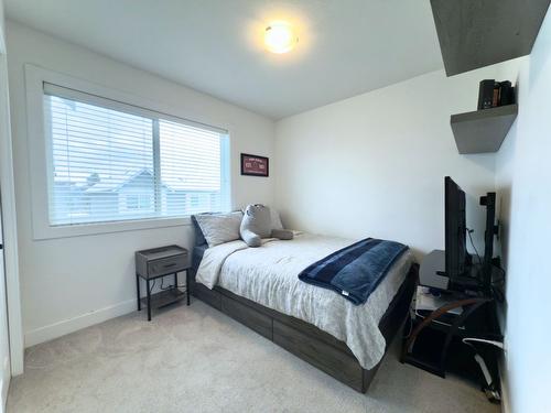 28-12075 Oceola Road, Lake Country, BC - Indoor Photo Showing Bedroom