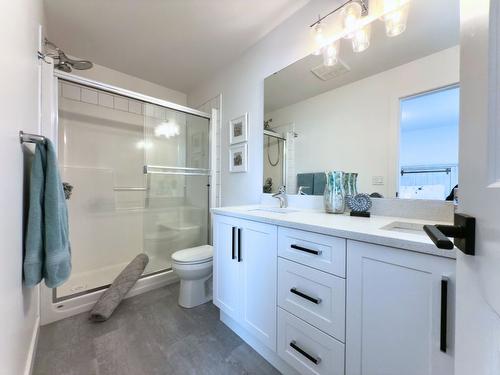 28-12075 Oceola Road, Lake Country, BC - Indoor Photo Showing Bathroom