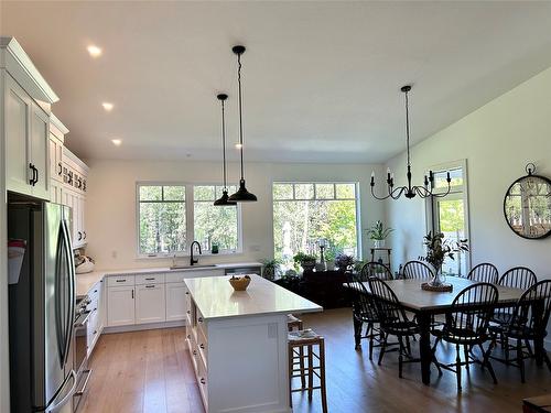 518 Forest Crowne Drive, Kimberley, BC - Indoor Photo Showing Kitchen With Upgraded Kitchen