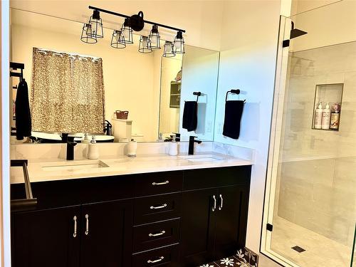 518 Forest Crowne Drive, Kimberley, BC - Indoor Photo Showing Bathroom