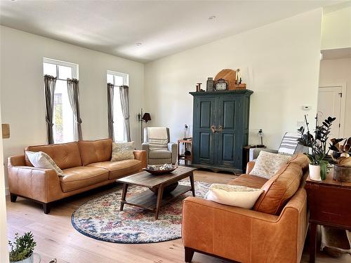 518 Forest Crowne Drive, Kimberley, BC - Indoor Photo Showing Living Room