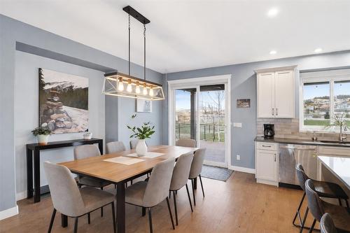 1332 Kinross Place, Kamloops, BC - Indoor Photo Showing Dining Room