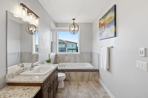 1332 Kinross Place, Kamloops, BC - Indoor Photo Showing Bathroom