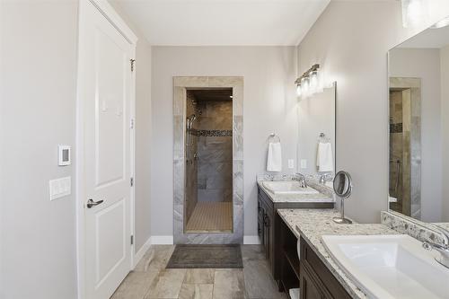 1332 Kinross Place, Kamloops, BC - Indoor Photo Showing Bathroom