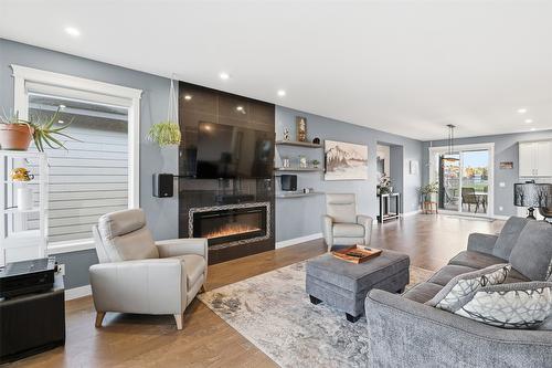 1332 Kinross Place, Kamloops, BC - Indoor Photo Showing Living Room With Fireplace