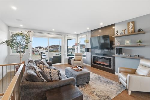 1332 Kinross Place, Kamloops, BC - Indoor Photo Showing Living Room With Fireplace