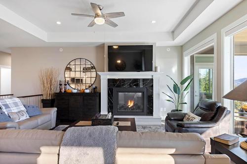 11582 Middleton Road, Lake Country, BC - Indoor Photo Showing Living Room With Fireplace