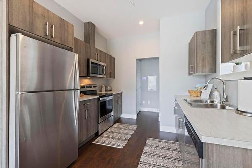 11582 Middleton Road, Lake Country, BC - Indoor Photo Showing Kitchen With Stainless Steel Kitchen With Double Sink With Upgraded Kitchen