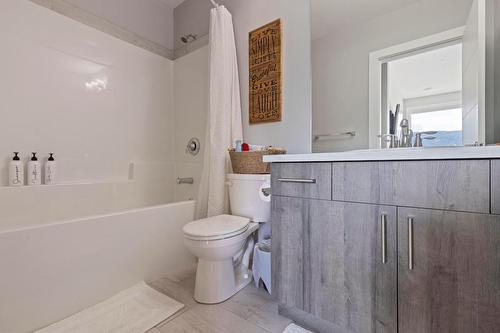 11582 Middleton Road, Lake Country, BC - Indoor Photo Showing Bathroom