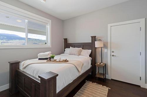11582 Middleton Road, Lake Country, BC - Indoor Photo Showing Bedroom