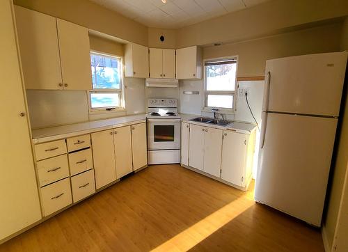 402 Cranbrook Street, Kimberley, BC - Indoor Photo Showing Kitchen With Double Sink