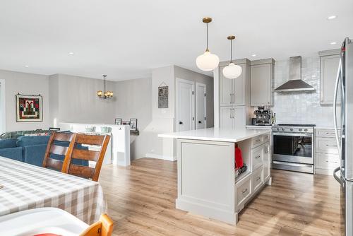 6554 Orchard Hill Road, Vernon, BC - Indoor Photo Showing Kitchen With Upgraded Kitchen