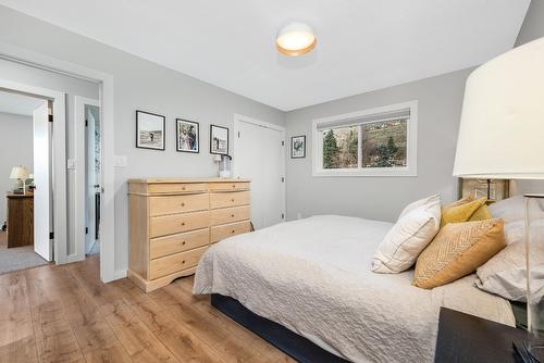 6554 Orchard Hill Road, Vernon, BC - Indoor Photo Showing Bedroom