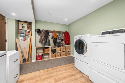 6554 Orchard Hill Road, Vernon, BC - Indoor Photo Showing Laundry Room