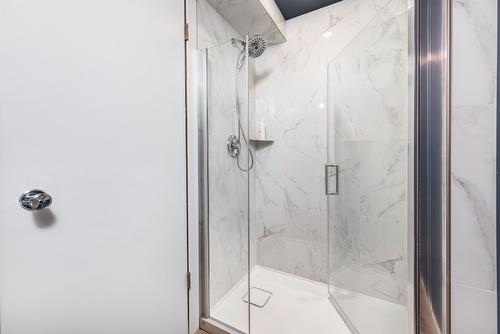 6554 Orchard Hill Road, Vernon, BC - Indoor Photo Showing Bathroom